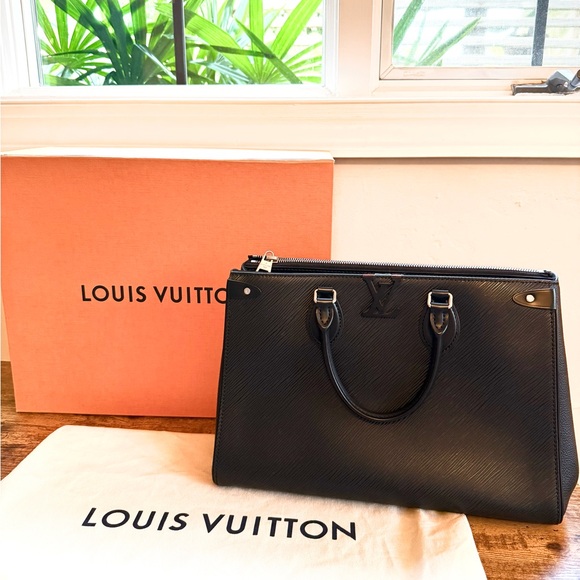 Louis Vuitton
GRENELLE TOTE MM EPI NOIR - Picture 1 of 17